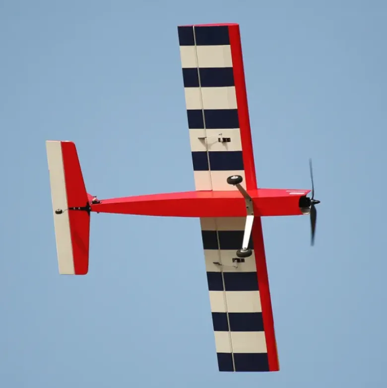 Avion OMPHOBBY Challenger Vert env 1,25m PNP