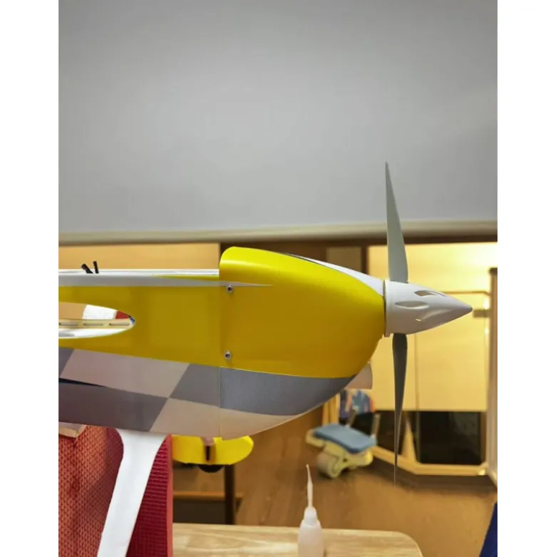 Avion Voltige Pilot RC - EDGE 540 – 39″ (1.0m), Jaune, Bleu, gris