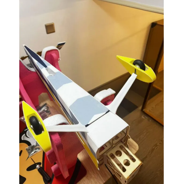 Avion Voltige Pilot RC - EDGE 540 – 39″ (1.0m), Jaune, Bleu, gris