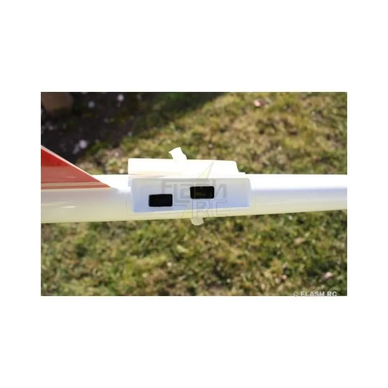 E-Typhoon tout fibre env.2.00m blanc & rouge RCRCM