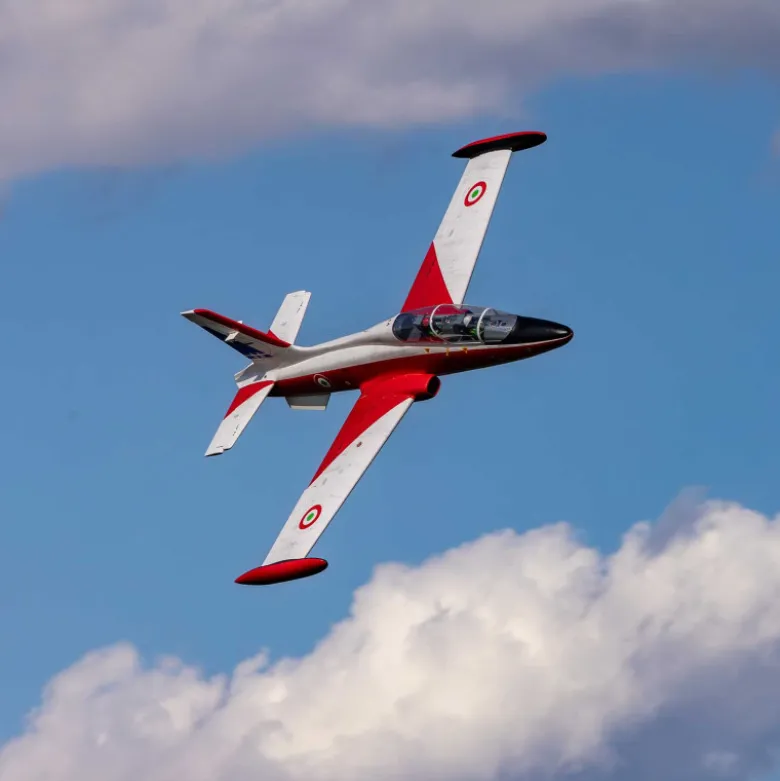 Jet Aermacchi MB-339 60-85N maquette militaire ARF Turbine Kéro ARF, 84" (2134 mm )