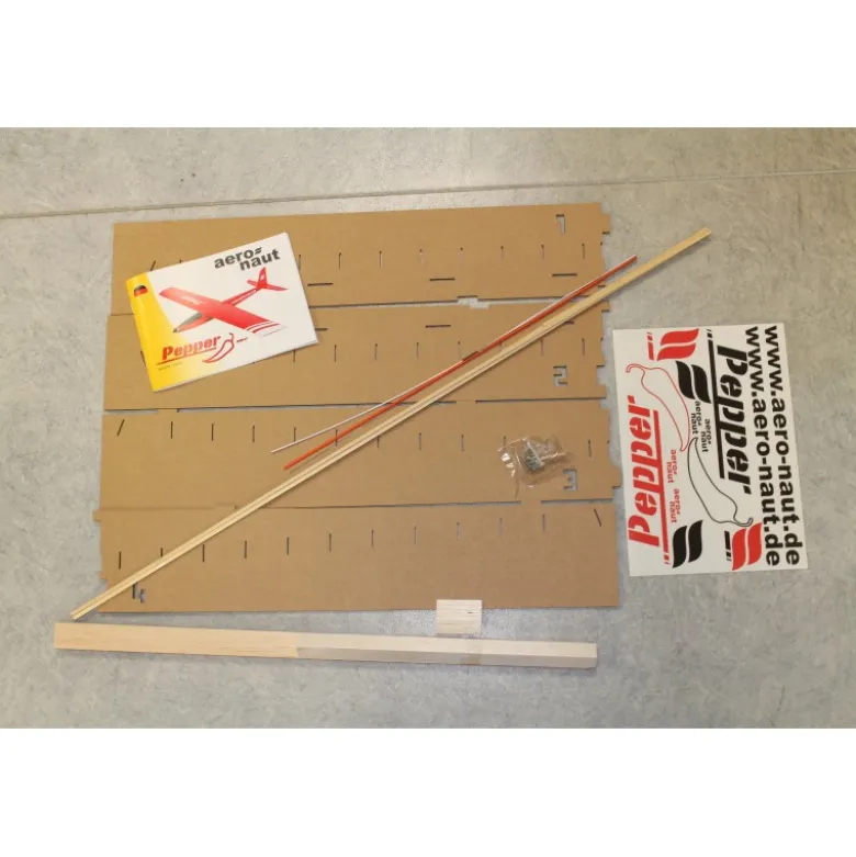 Kit à constuire Avion Racer Aeronaut Pepper env.1.22m