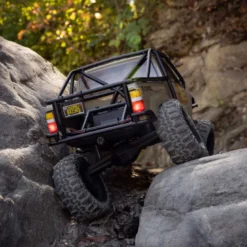 1/10 SCX10 III 1987 Toyota SR5 4X4 RTR Brushed Rock Crawler, Tan